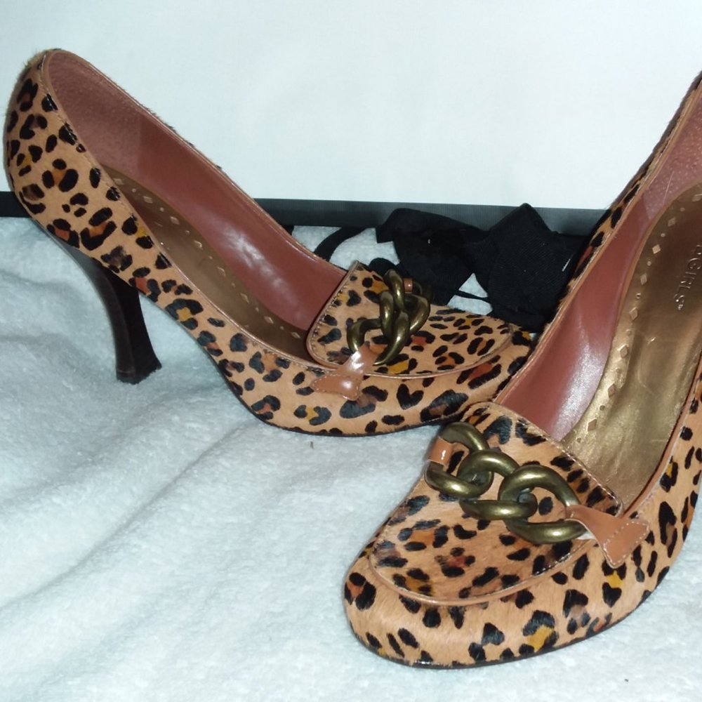 BCBG Leopard Spot 4in Pumps